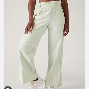 Athleta high waist Trekkie parachute pant Ceylodon size 4P